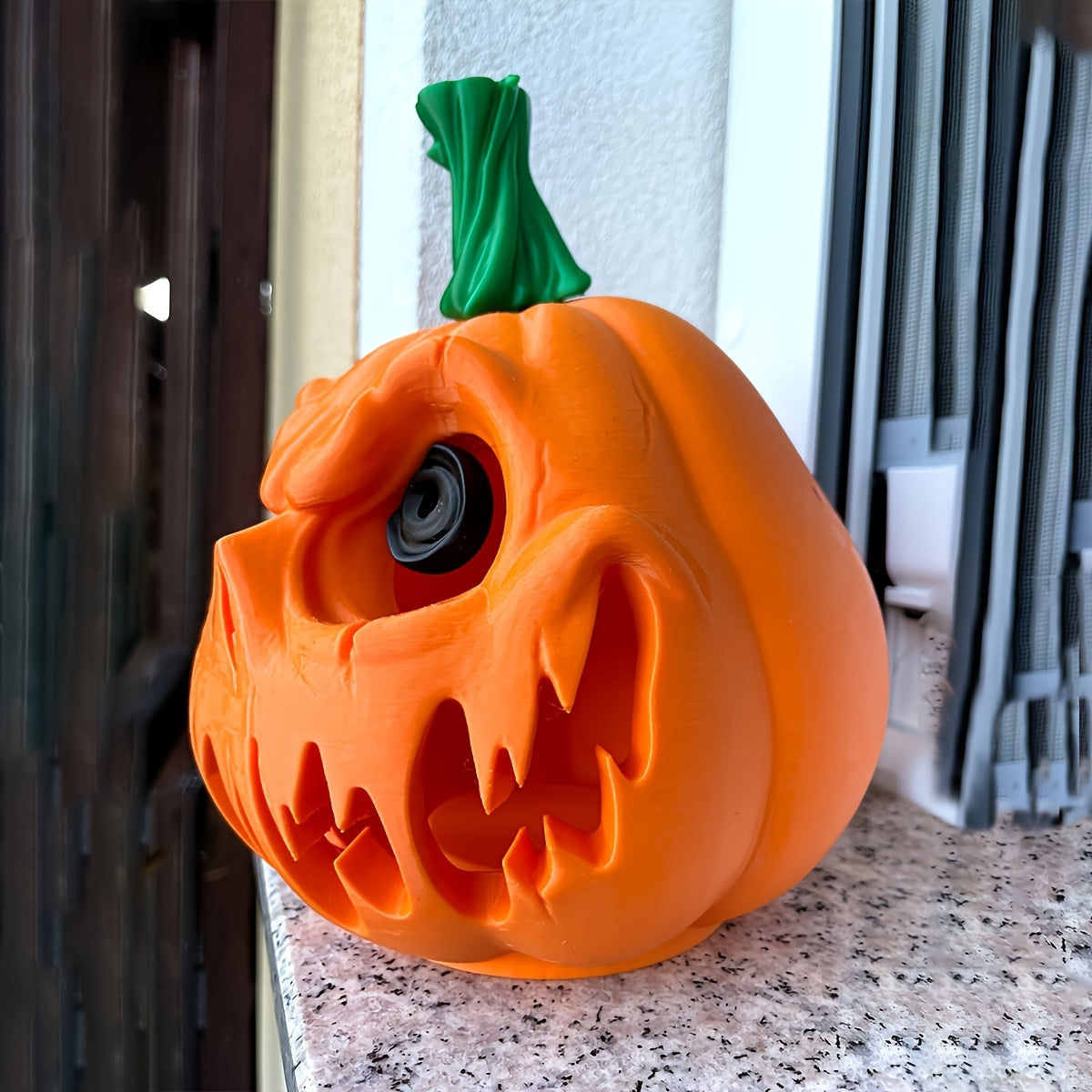 Leuchtender Halloween Kürbis – Deko mit Flammeneffekt für Innen & Außen