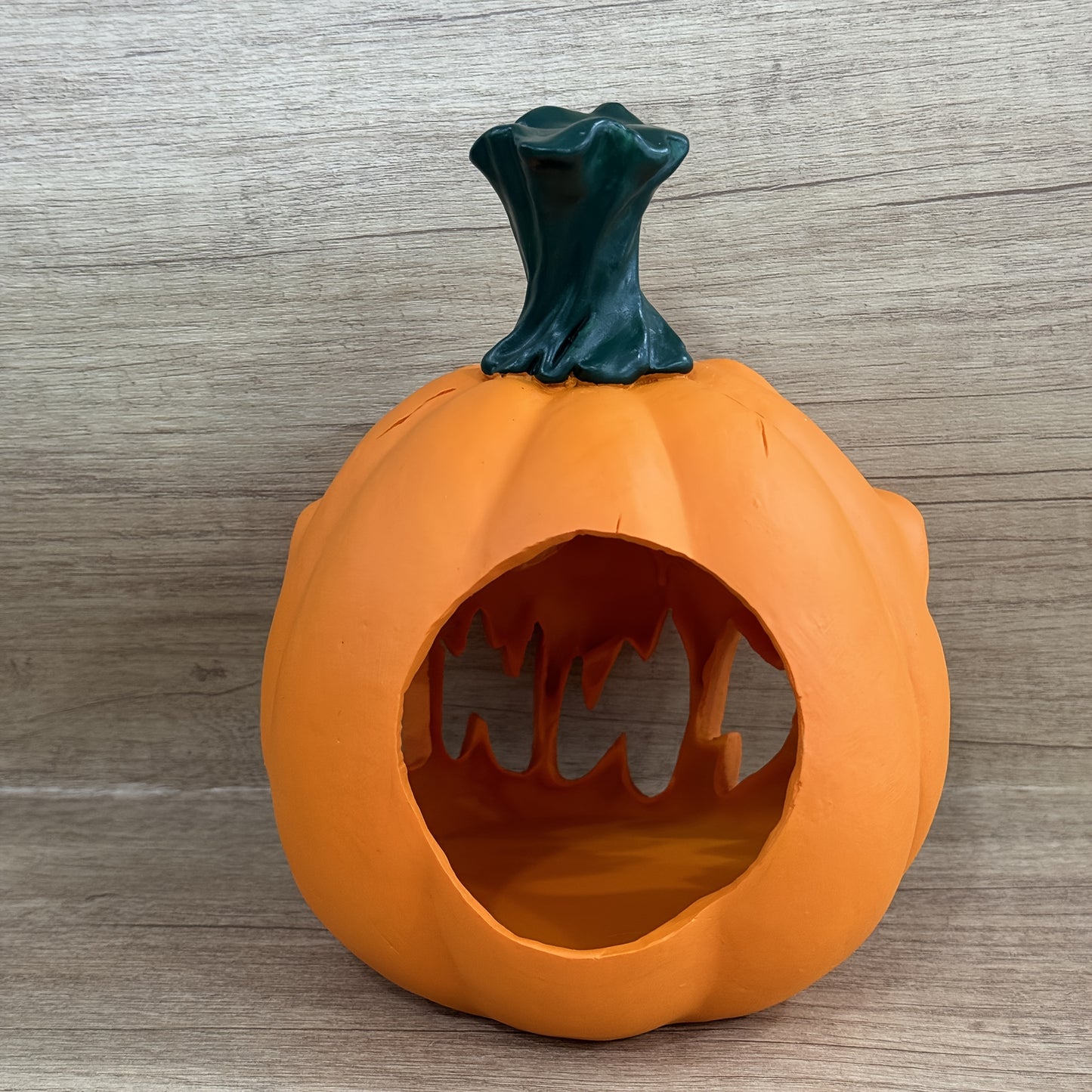 Leuchtender Halloween Kürbis – Deko mit Flammeneffekt für Innen & Außen